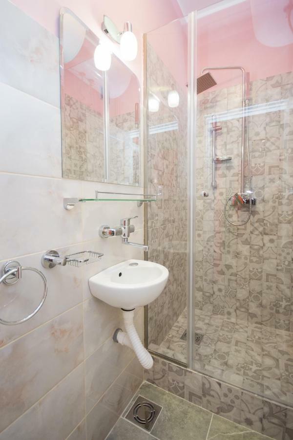 Romance Belgrado Exterior foto
